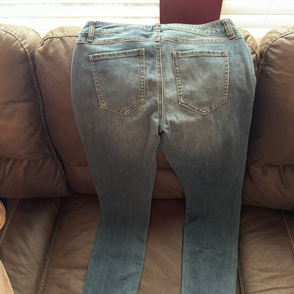 Cabi Distressed Destructed Medium Skinny Jeans 4